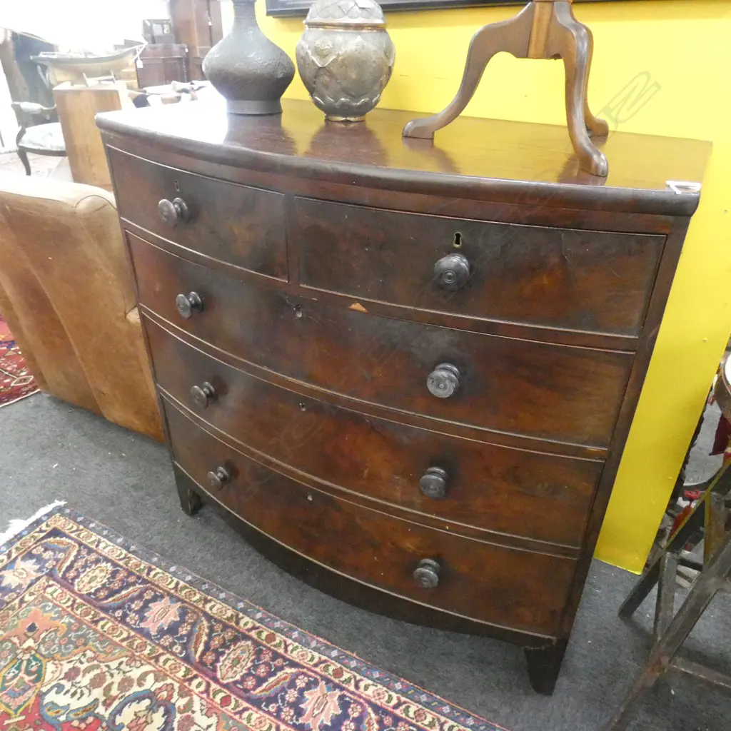 GEORGIAN BOW FRONT CHEST OF DRAWERS... Image 1++
