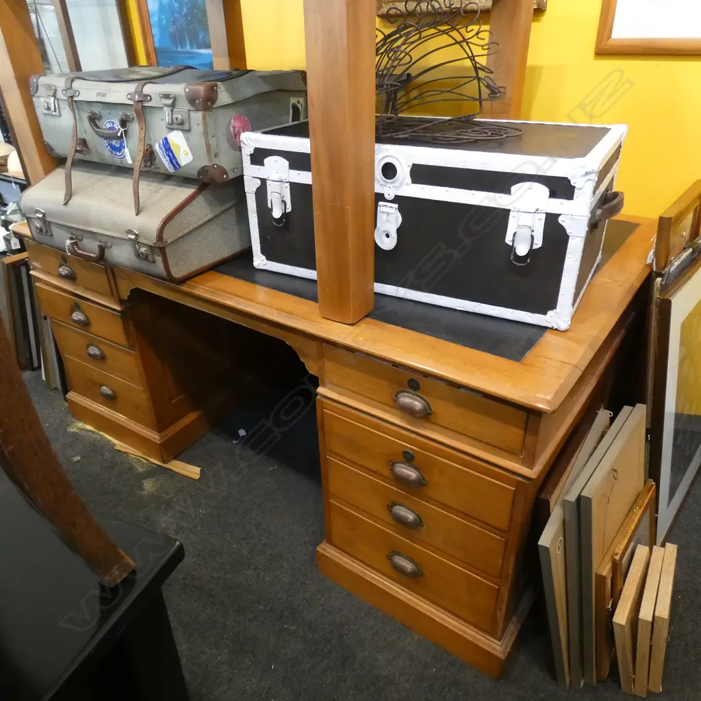 LARGE EARLY 20TH CENTURY KAURI PARTNERS DESK... Image 1++