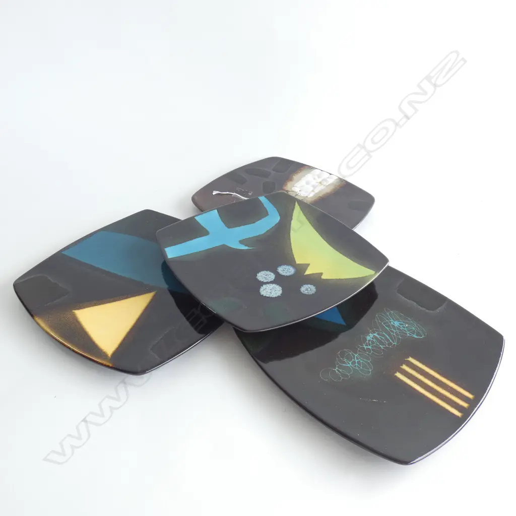 4 BRIAN GARTSIDE SQUARE DISHES 215mm sq Image 1++
