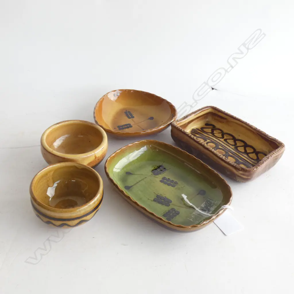 5 SMALL SLIPWARE POTTERY DISHES; WINCHCOMBE, COLDSTONE, CRICKLADE Image 1++