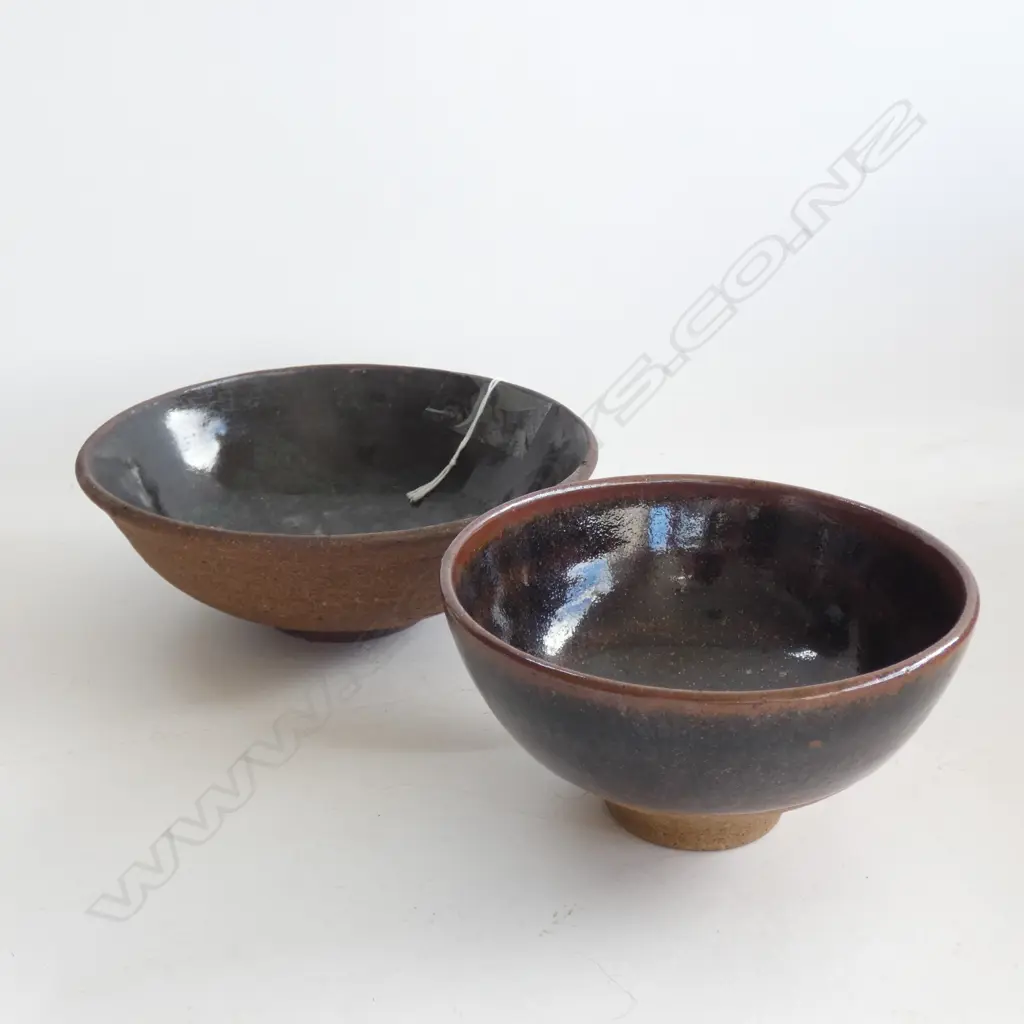 2 STUDIO POTTERY BLACK GLAZED BOWLS 175mm dia Image 1++