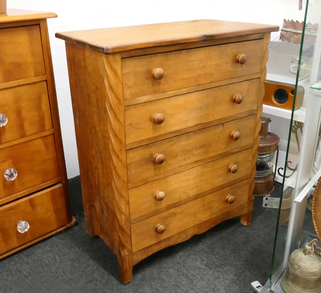 VINTAGE RIMU CHAPMAN-TAYLOR 5 DRAWER CHEST, 760 X 445 X 955MM Image 1++