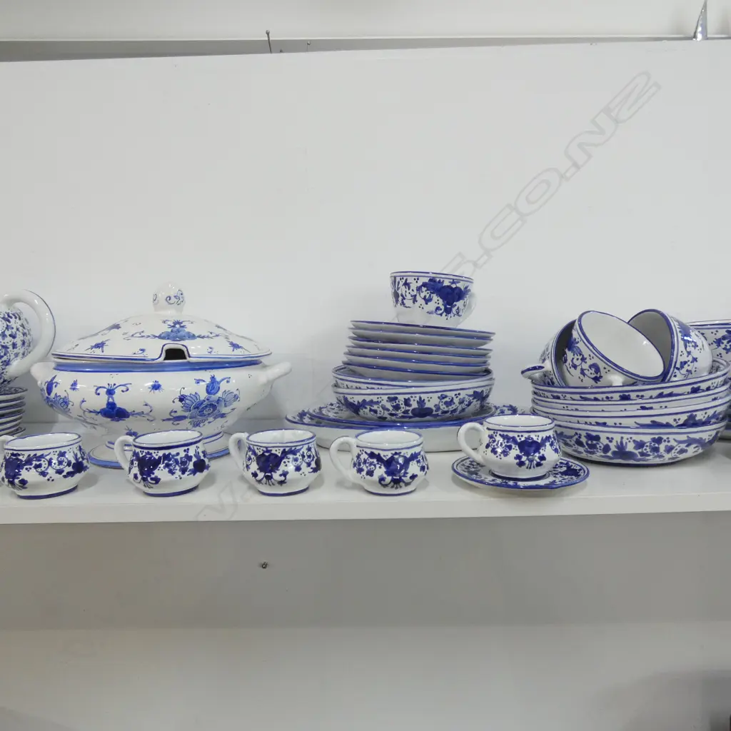 LARGE B/W CHILEAN DINNER SET Image 1++