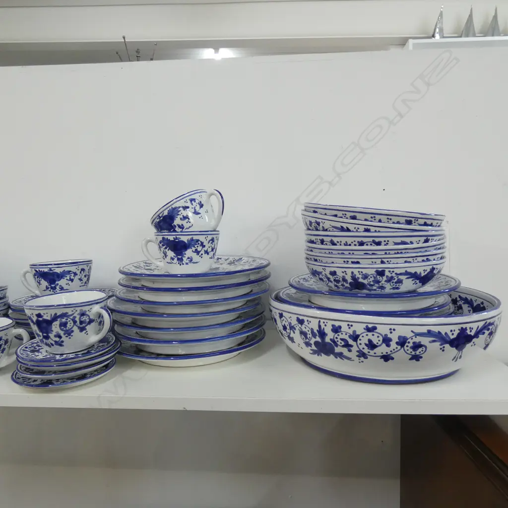 LARGE B/W CHILEAN DINNER SET Image 1++