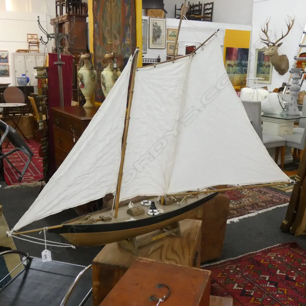 MODEL BOAT; 'AMERICA 1890' L.970mm H.810mm Image 1++