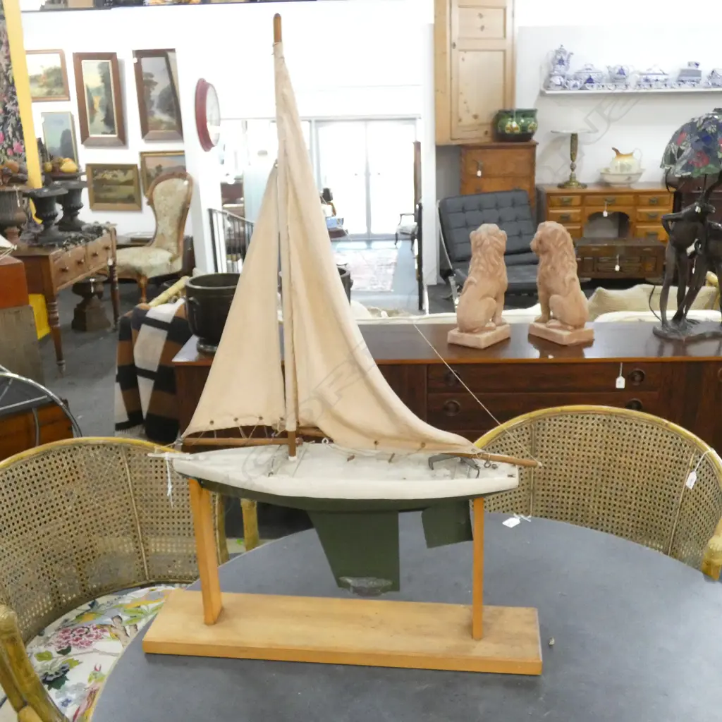 VINTAGE POND YACHT ON STAND  Image 1++