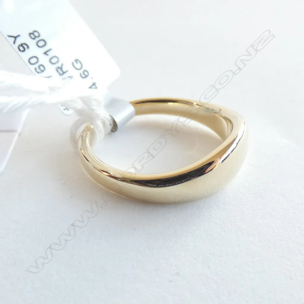 9CT GOLD RING  4.6 GRAMS Image 1++