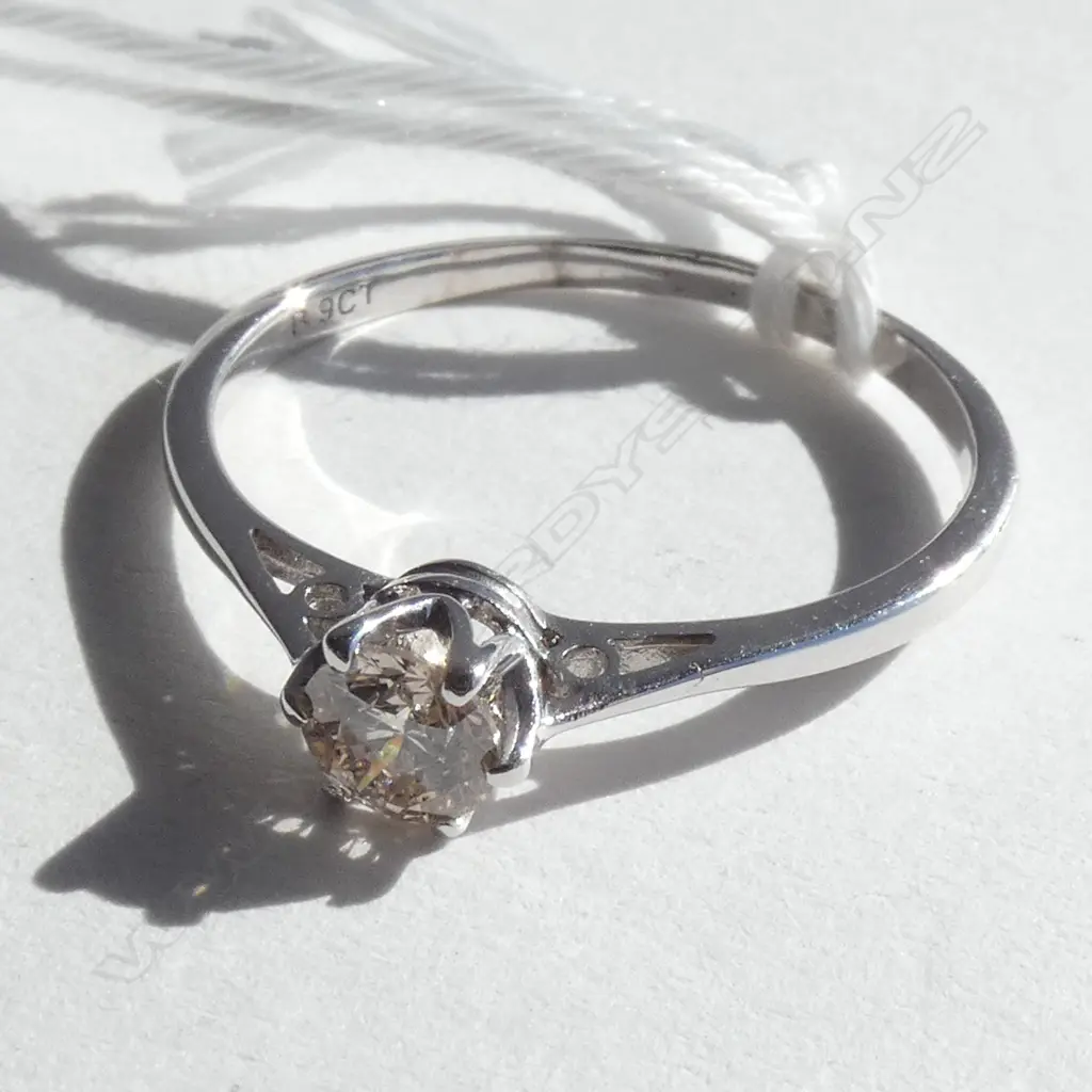 9CT WHITE GOLD DIAMOND SOLITAIRE RING O.25ct DIAMOND Image 1++