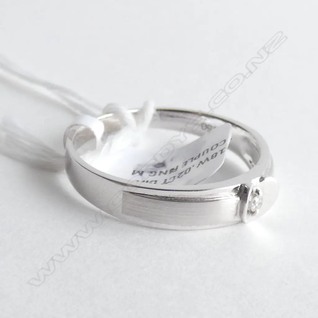 9CT WHITE GOLD AND DIAMOND HEART RING Image 1++
