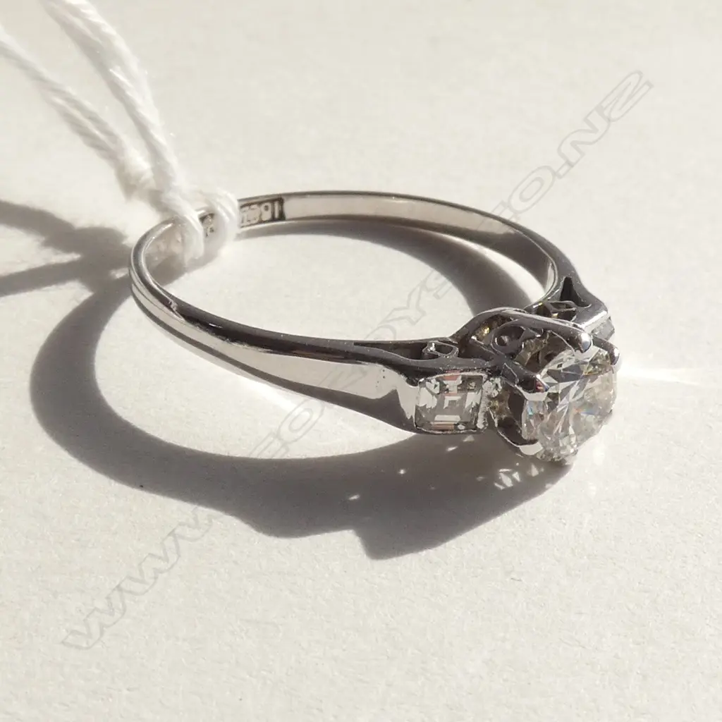18CT WHITE GOLD/PLATINUM DIAMOND RING 0.40CT Image 1++