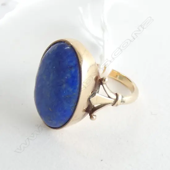10CT GOLD AND LAPIS LAZULI RING