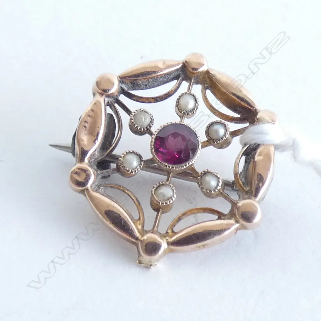 9CT ROSE GOLD AND SEED PEARL BROOCH Image 1++