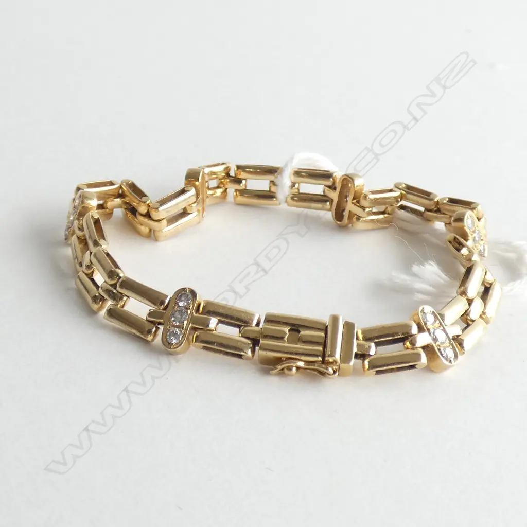 18CT Y/GOLD FANCY BRACELET WITH DIAMONDS Image 1++