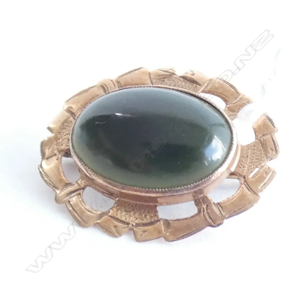 9CT ROSE GOLD AND POUNAMU BROOCH Image 1++