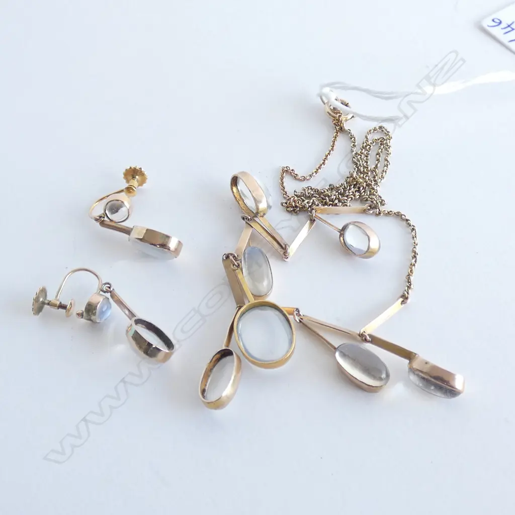 9CT GOLD & MOONSTONE NECKLACE & EARRINGS SET Image 1++