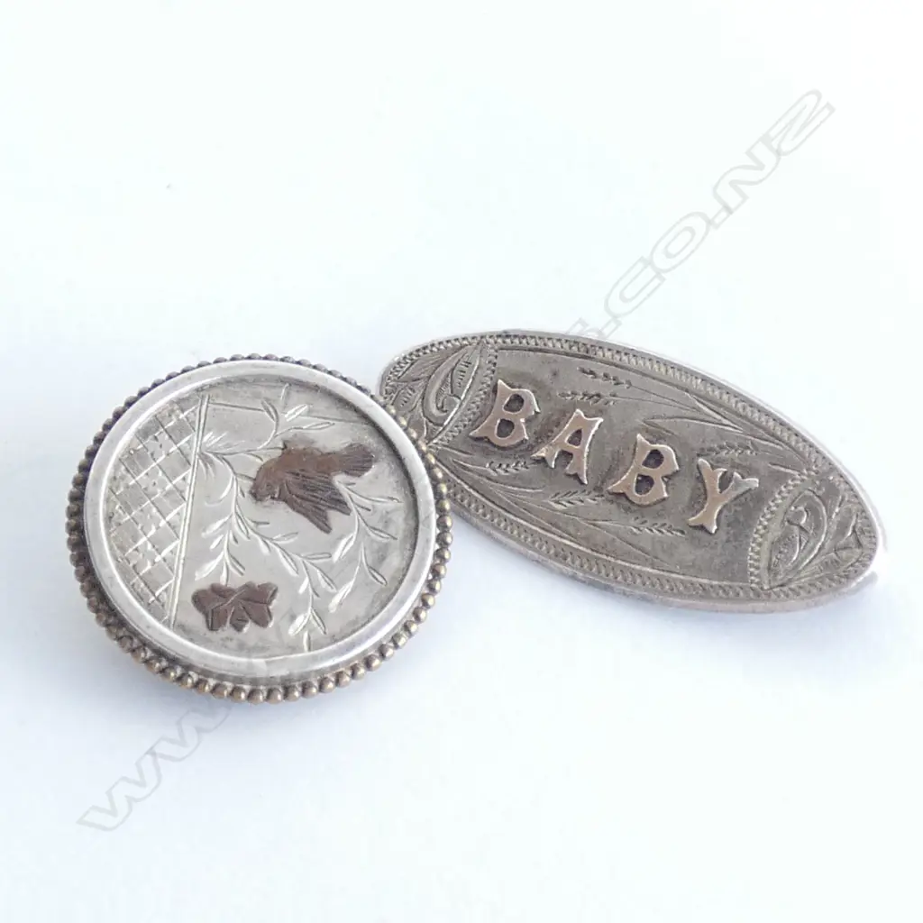 TWO VICTORIAN SILVER BROOCHES Image 1++
