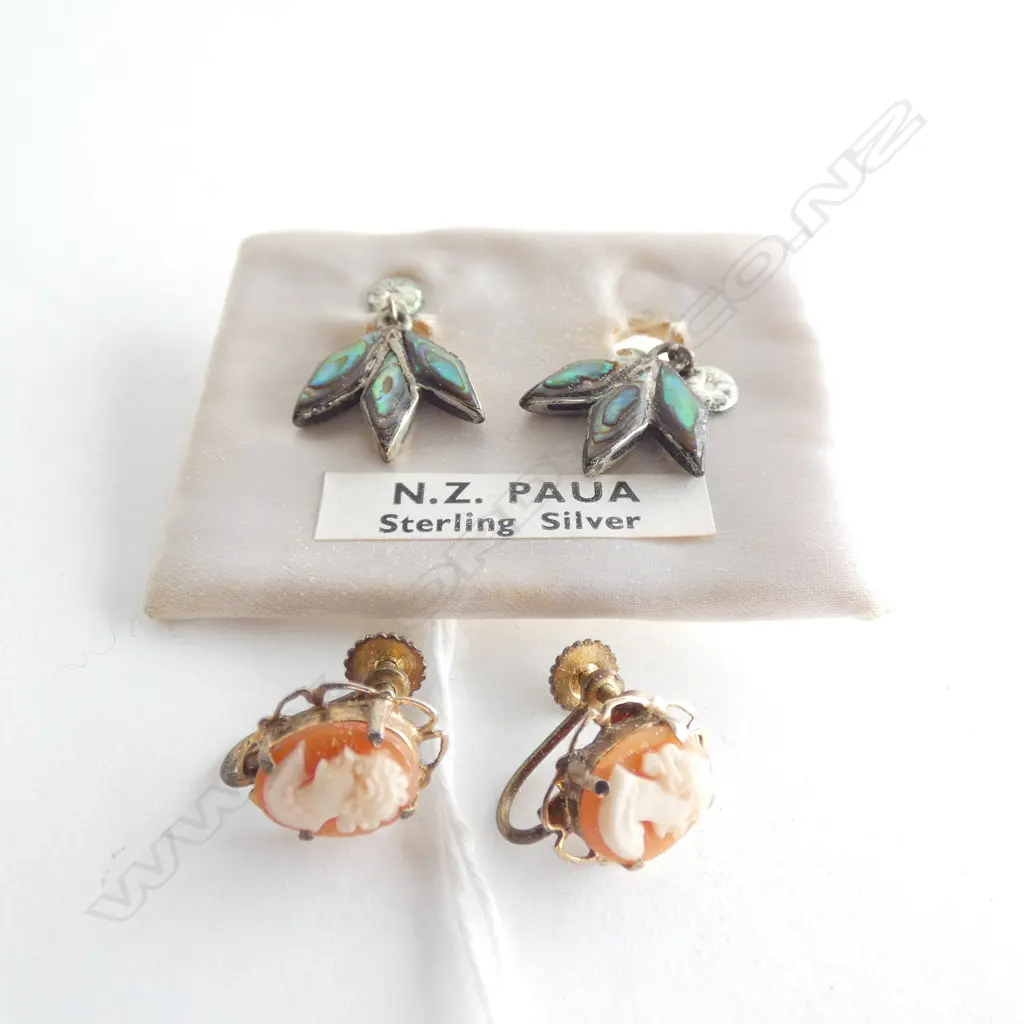 TWO PAIRS OF CLIP ON EARRINGS Image 1++