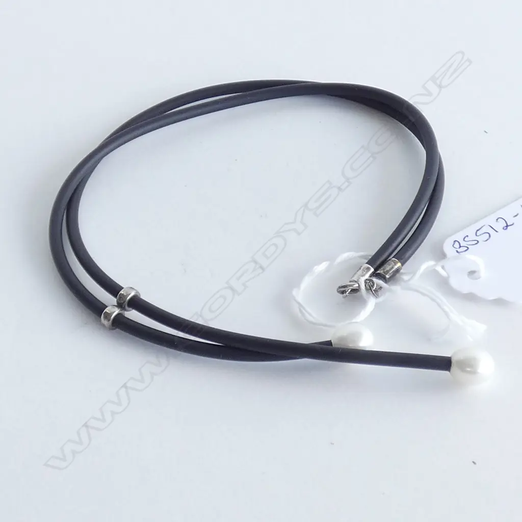 SILVER PEARL AND RUBBER NECKLACE Image 1++