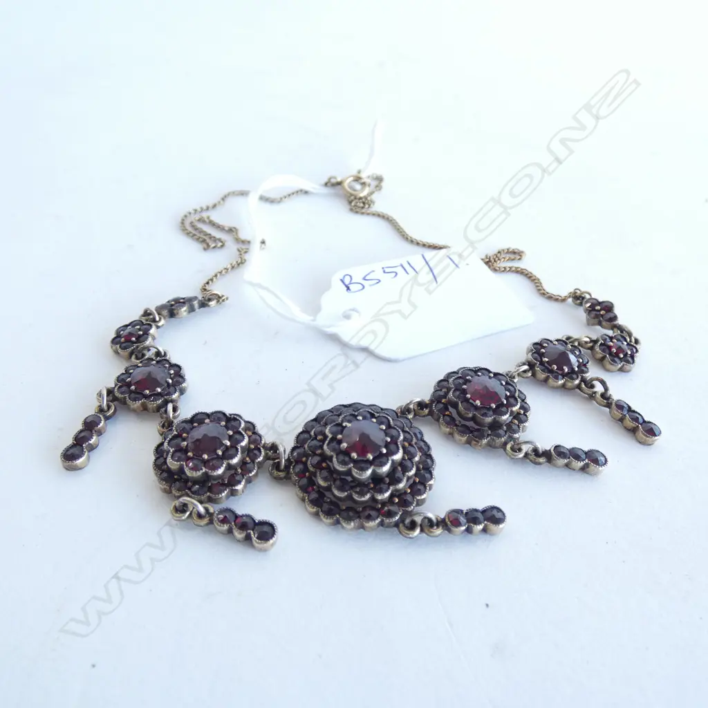 VINTAGE GOLD PLATE GARNET NECKLACE Image 1++