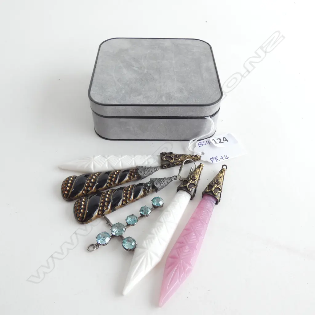 ASST JEWELLERY ETC; EARRINGS / PENDANT (A/F) ETC.. Image 1++