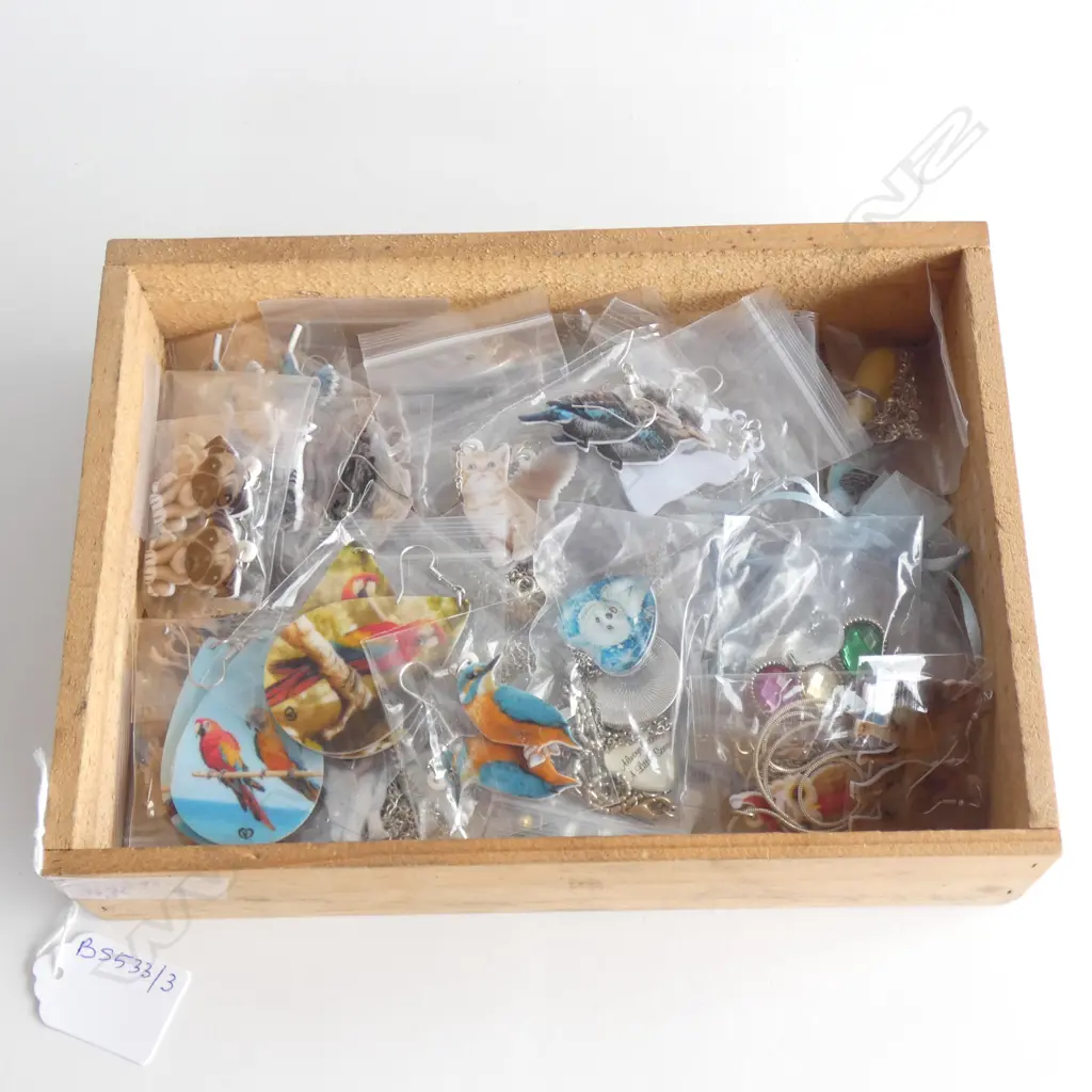 TRAY ASST. COSTUME EARRINGS ETC Image 1++