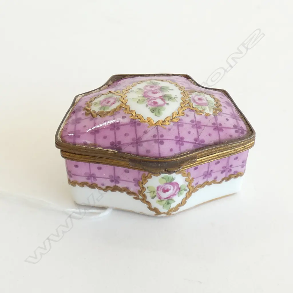 OLD PARIS PORCELAIN & ORMOLU VANITY BOX A.F Image 1++