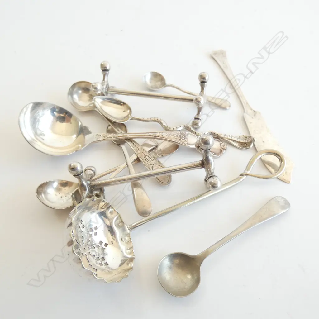 BOX SILVER & S/PLATE SMALL CUTLERY ITEMS. 2 INDIAN... Image 1++