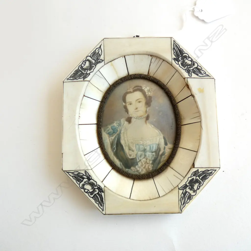 OLD PORTRAIT MINIATURE OF A WOMAN IVORY FRAME 145 x 125mm Image 1++