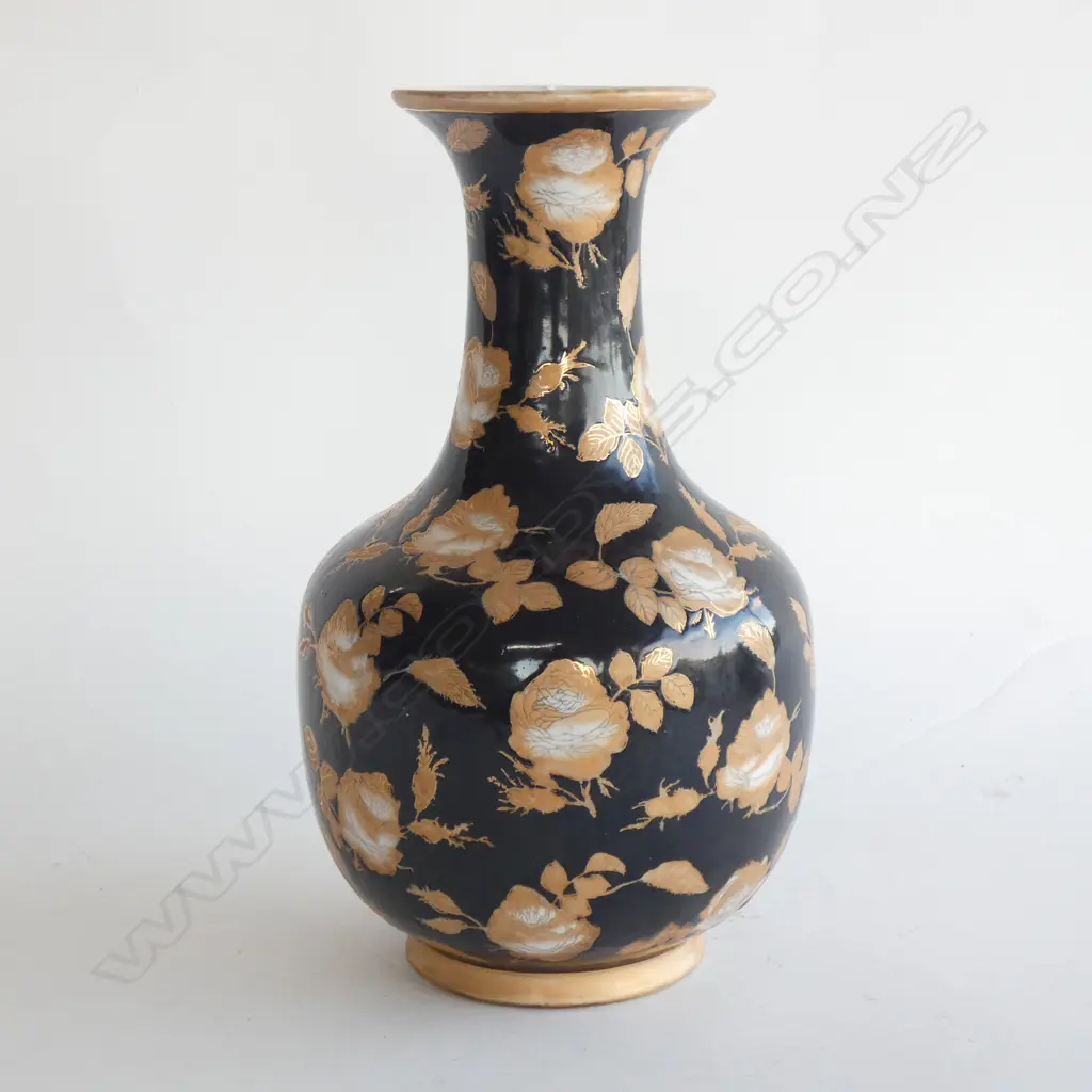 CHINESE BLACK & GILT VASE H.310mm Image 1++