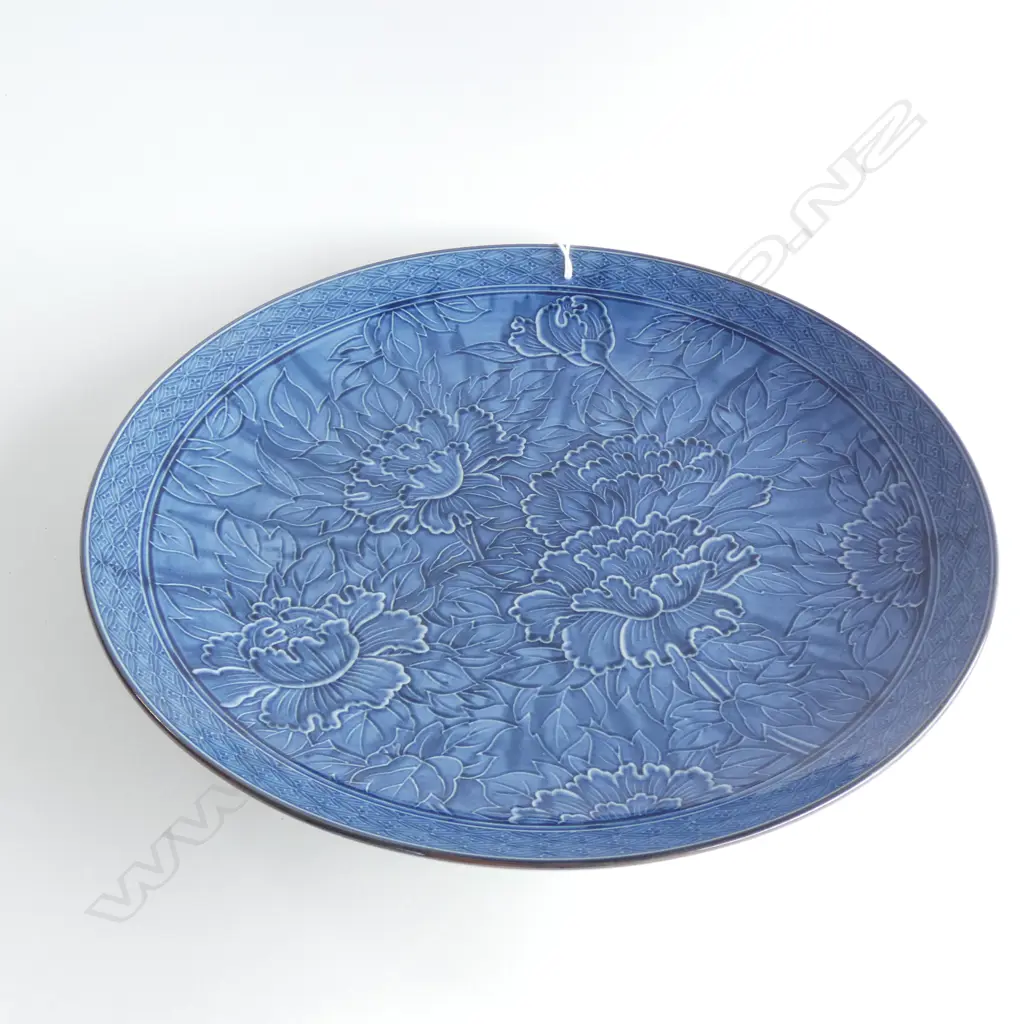 RAISED PATTERN ORIENTAL SIGNED PLATE.  FLOWERS AND LEAVES  D372mm Image 1++