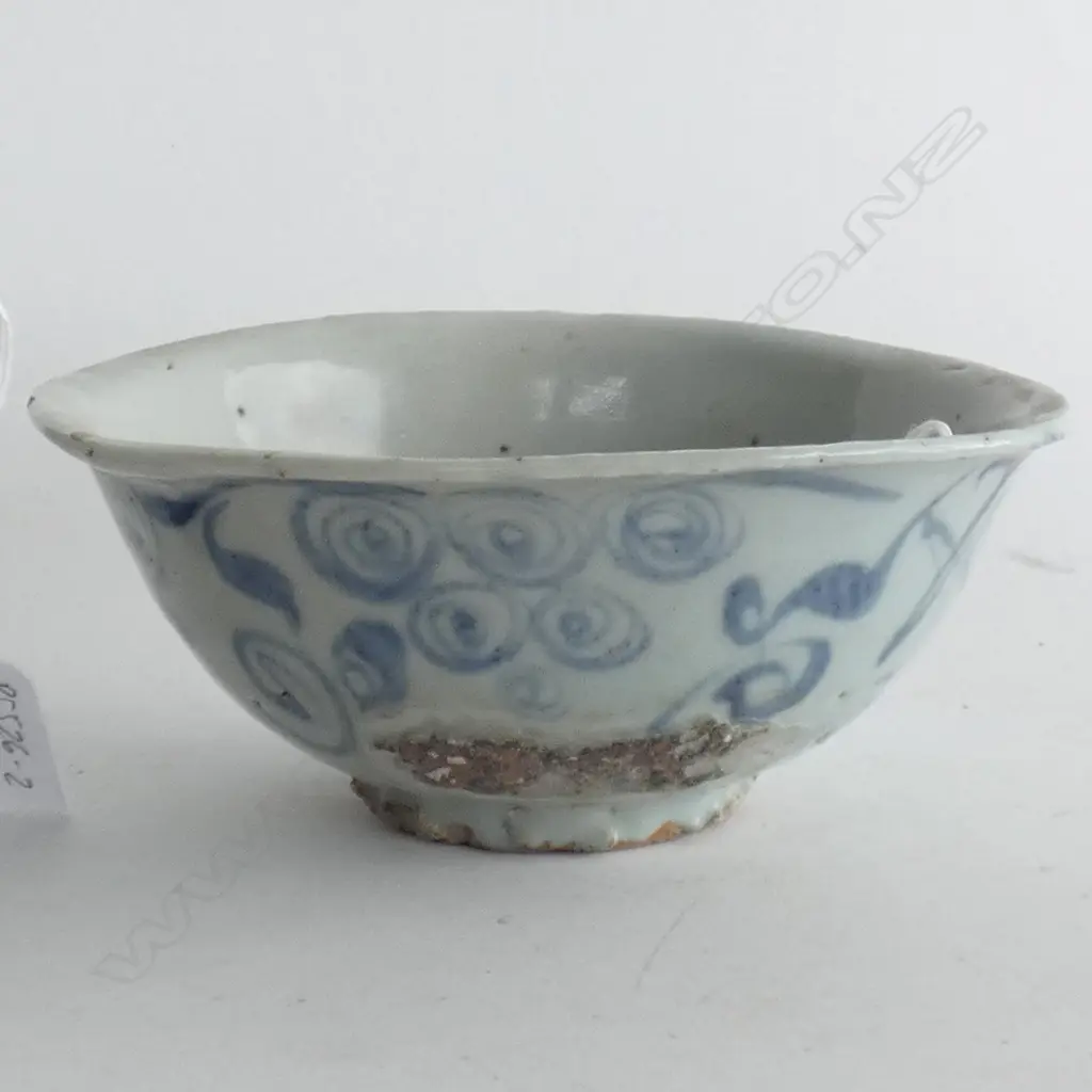 2 PROVIINCIAL CHINESE MING BLUE DECORATED SMALL BOWLs, Dia.150 & 130mm Image 1++