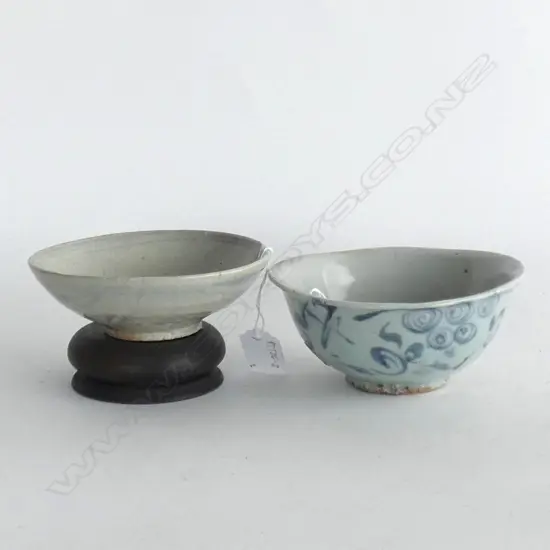 2 PROVIINCIAL CHINESE MING BLUE DECORATED SMALL BOWLs, Dia.150 & 130mm