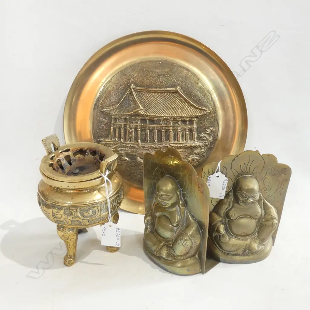ORIENTAL BRASS;  PLATE (DIA 280MM) PR BUDDHA BOOKENDS & INCENSE HOLDER (H155MM) Image 1++