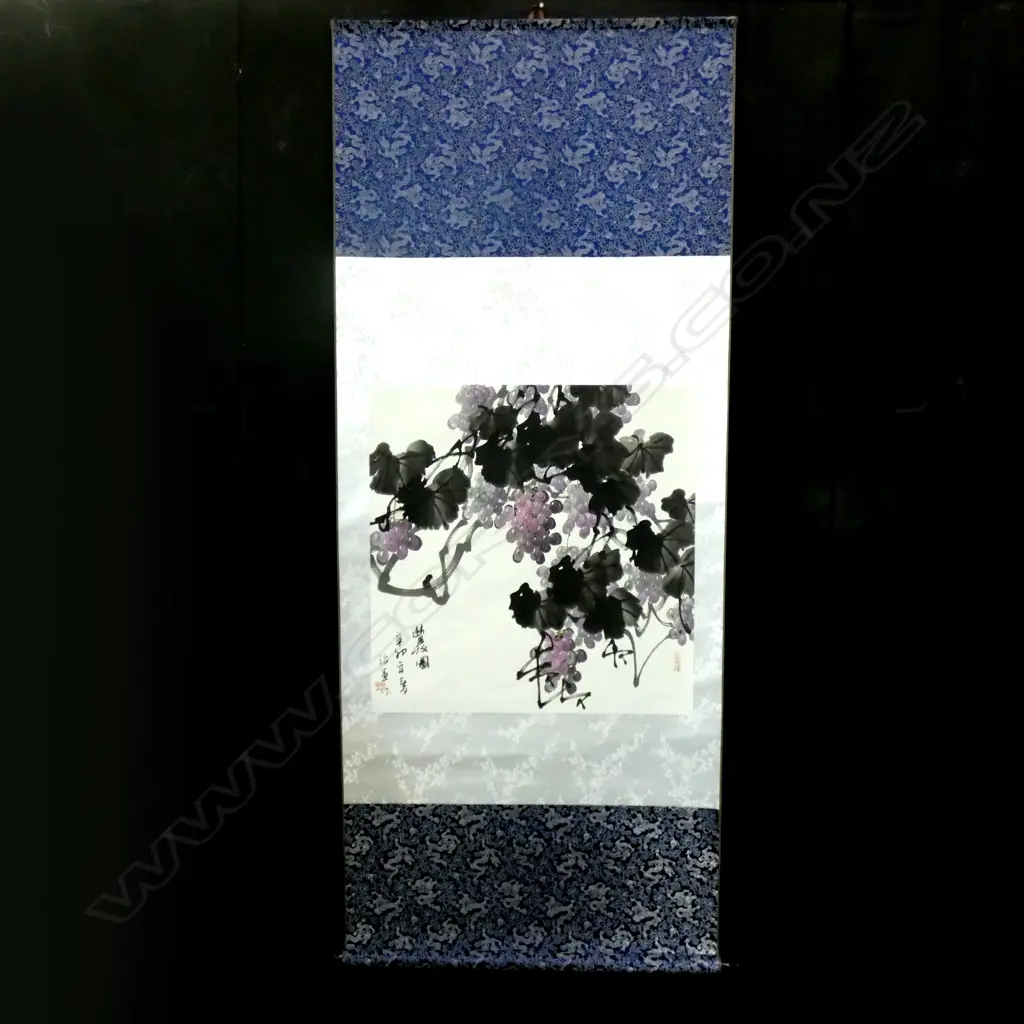BOXED CHINESE H/PAINTED SCROLL GRAPES ON VINE L.1940mm W.810mm Image 1++