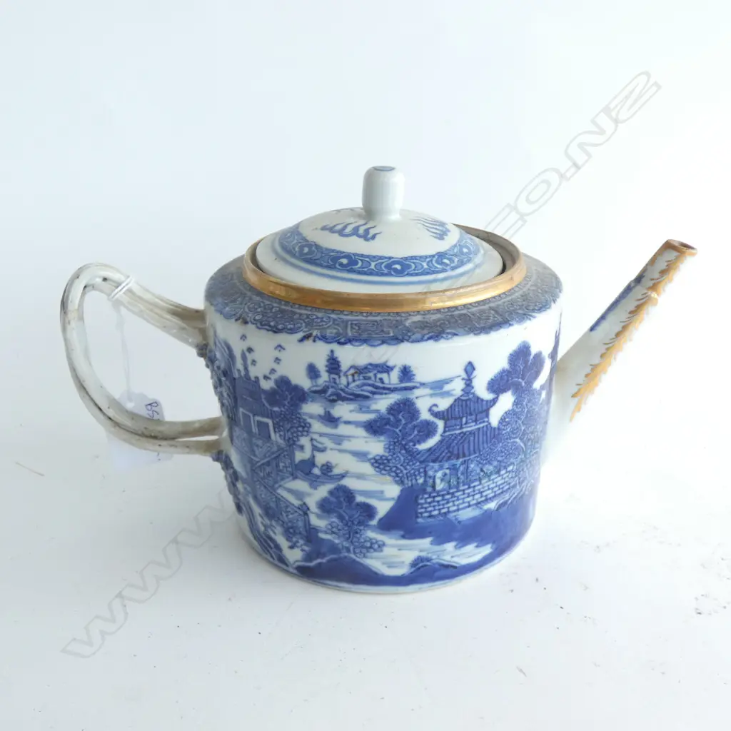 CHINESE B/W TEAPOT (REPAIRS) C.1790... Image 1++