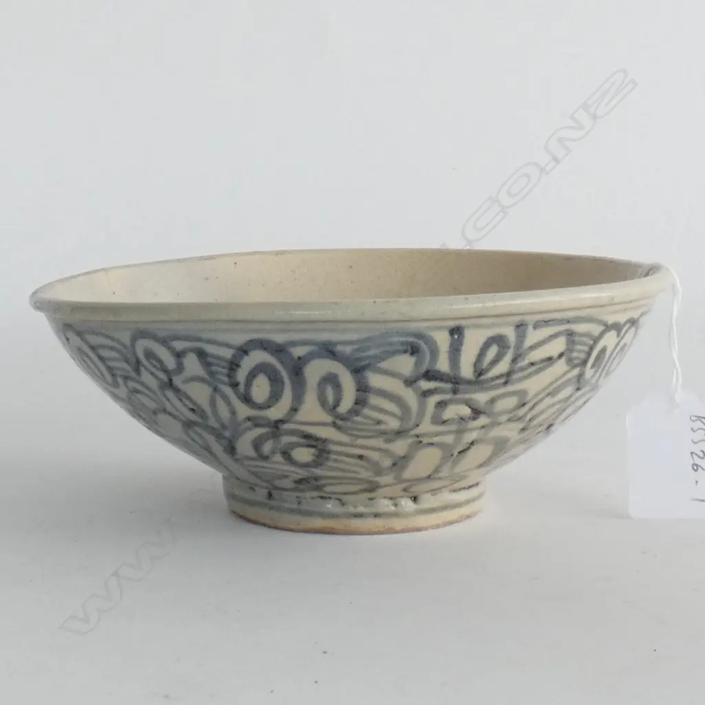 PROVIINCIAL CHINESE MING INKY BLUE DECORATED SMALL BOWL, Dia.165mm Image 1++