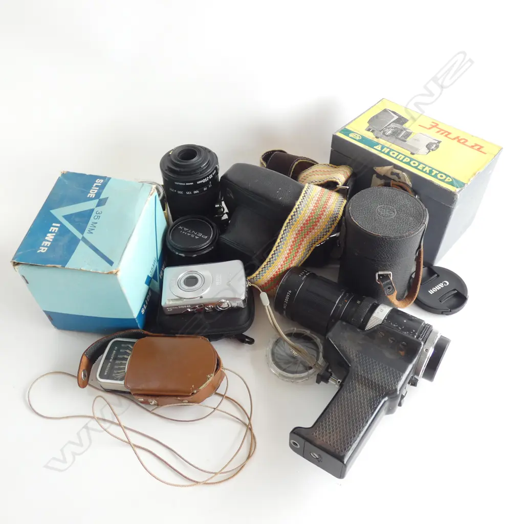 BOX LOT ASST. CAMERA GEAR; LIGHT READERS, LENSES ETC Image 1++