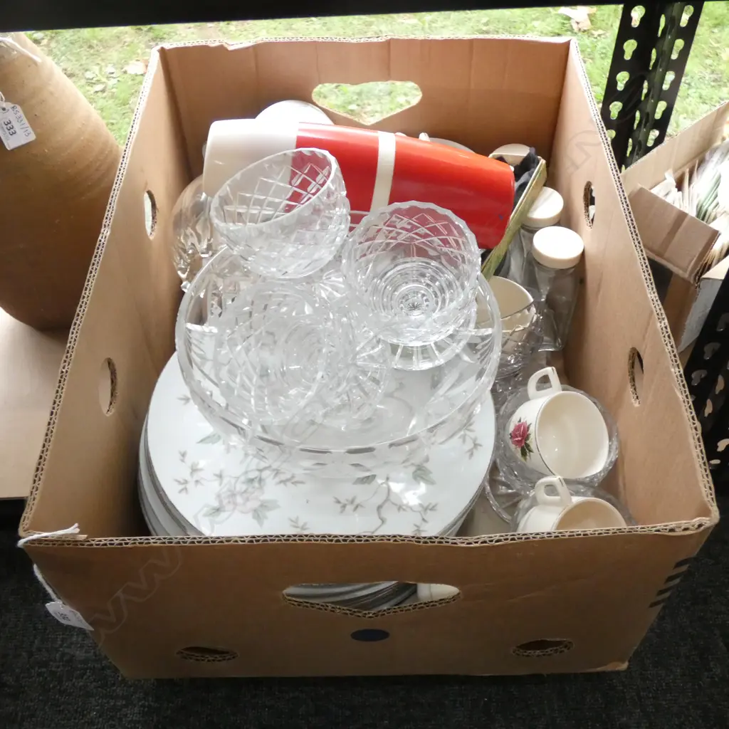 BOX LOT NORITAKE, CRYSTAL, PICNIC SET ETC Image 1++