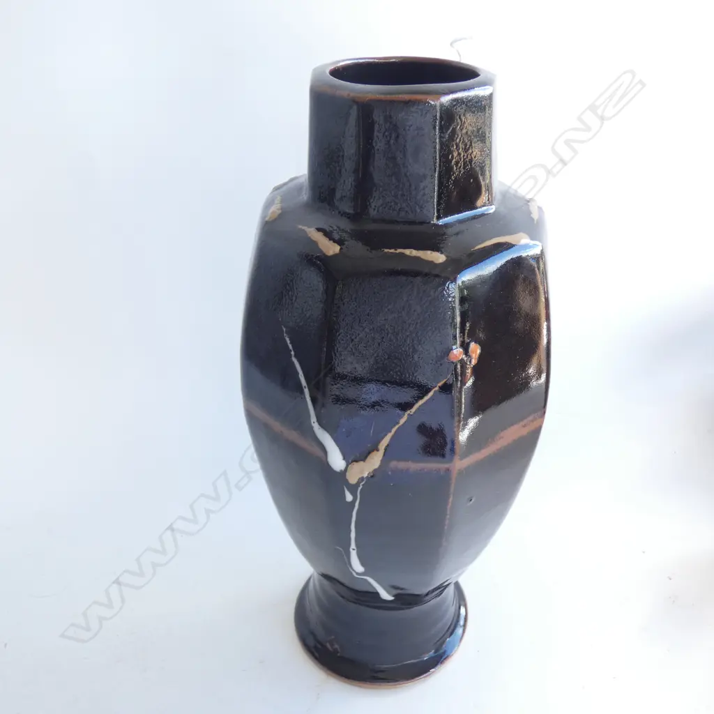 QUALITY JAPANESE STUDIO POTTERY VASE TENMOKU GLAZE w. BLOSSOM DESIGN  & FACETED SIDES H.345mm Image 1++