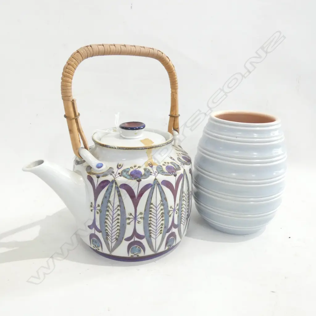 DANISH TEA POT & RIBBED POOLE VASE H.130mm Image 1++
