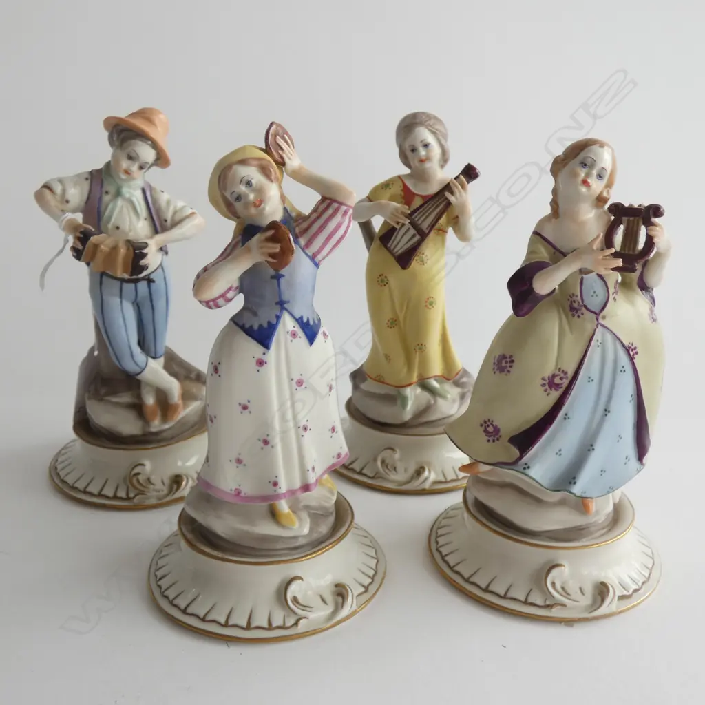 4 DRESDEN MUSICIANS H.160mm Image 1++