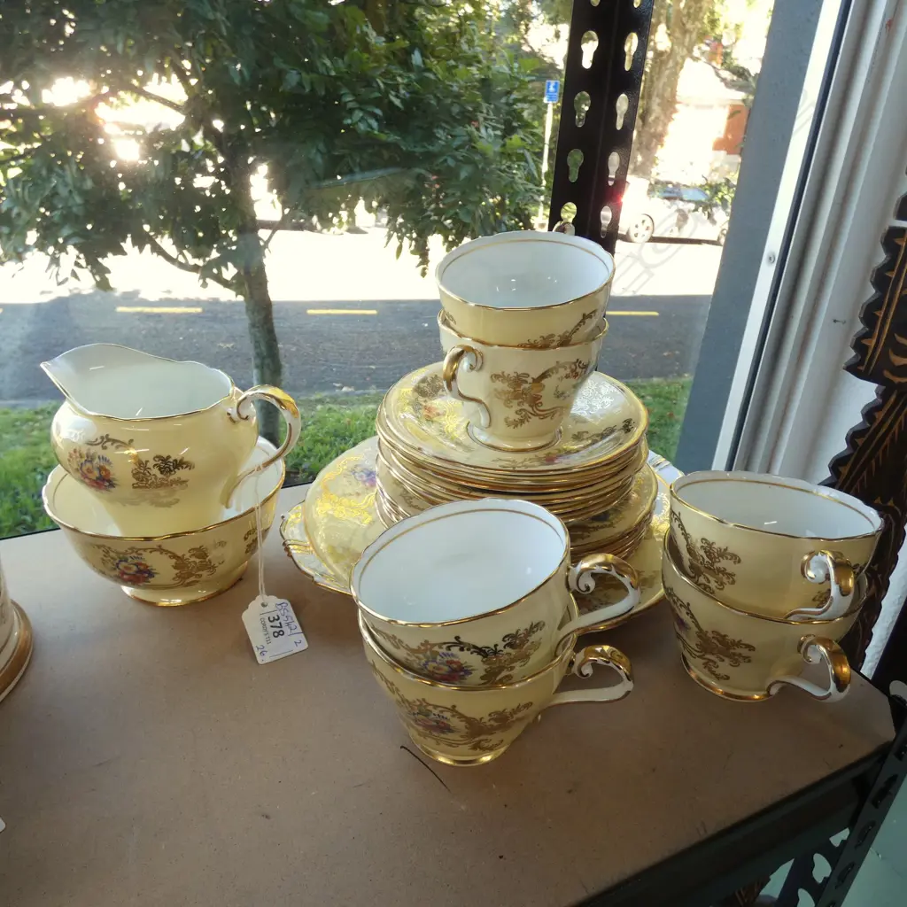 26 PCE AYNSLEY TEA SET; 6 TRIOS ETC Image 1++