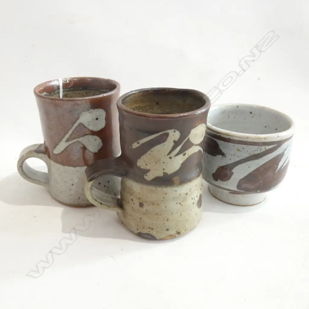 WARREN TIPPETT 2 X MUGS PLUS SUGAR BOWL Image 1++