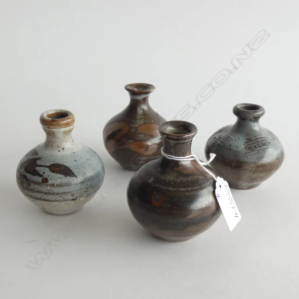 4X WARREN TIPPETT SMALL POTTERY VASES Image 1++