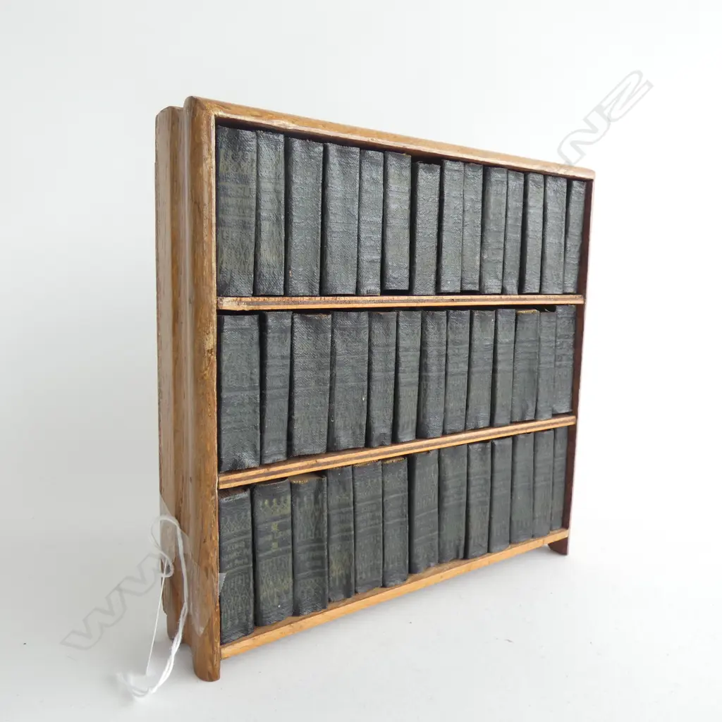 COLLECTION OF MINIATURE SHAKESPEARE BOOKS H.50mm Image 1++