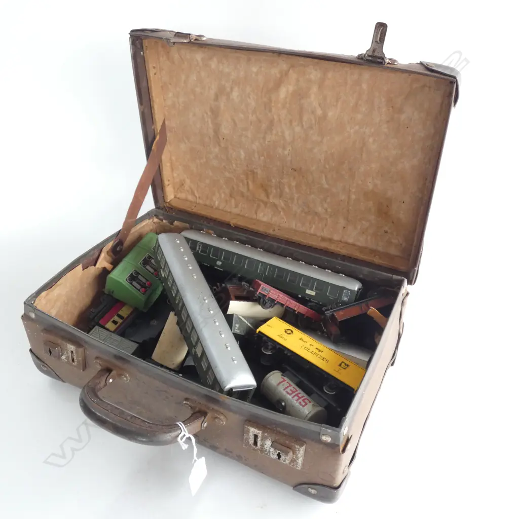 SUITCASE w. OLD TOY TRAINS  Image 1++