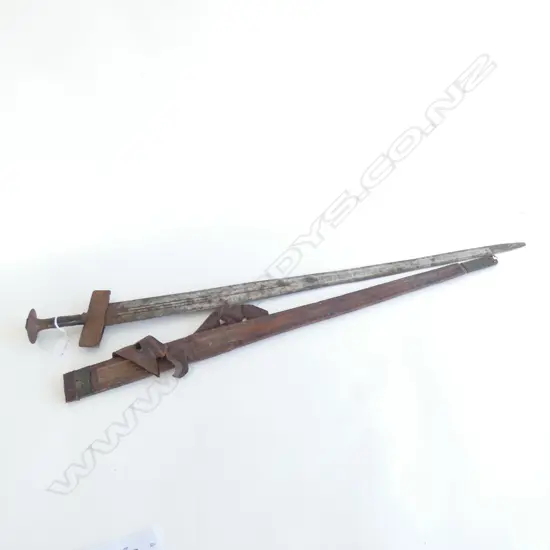 OLD EASTERN SWORD IN LEATHER SCABBARD L.935mm