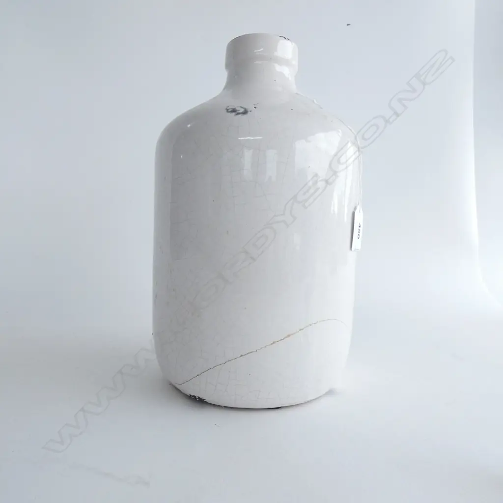 Smaller vase has repaired break Image 1++