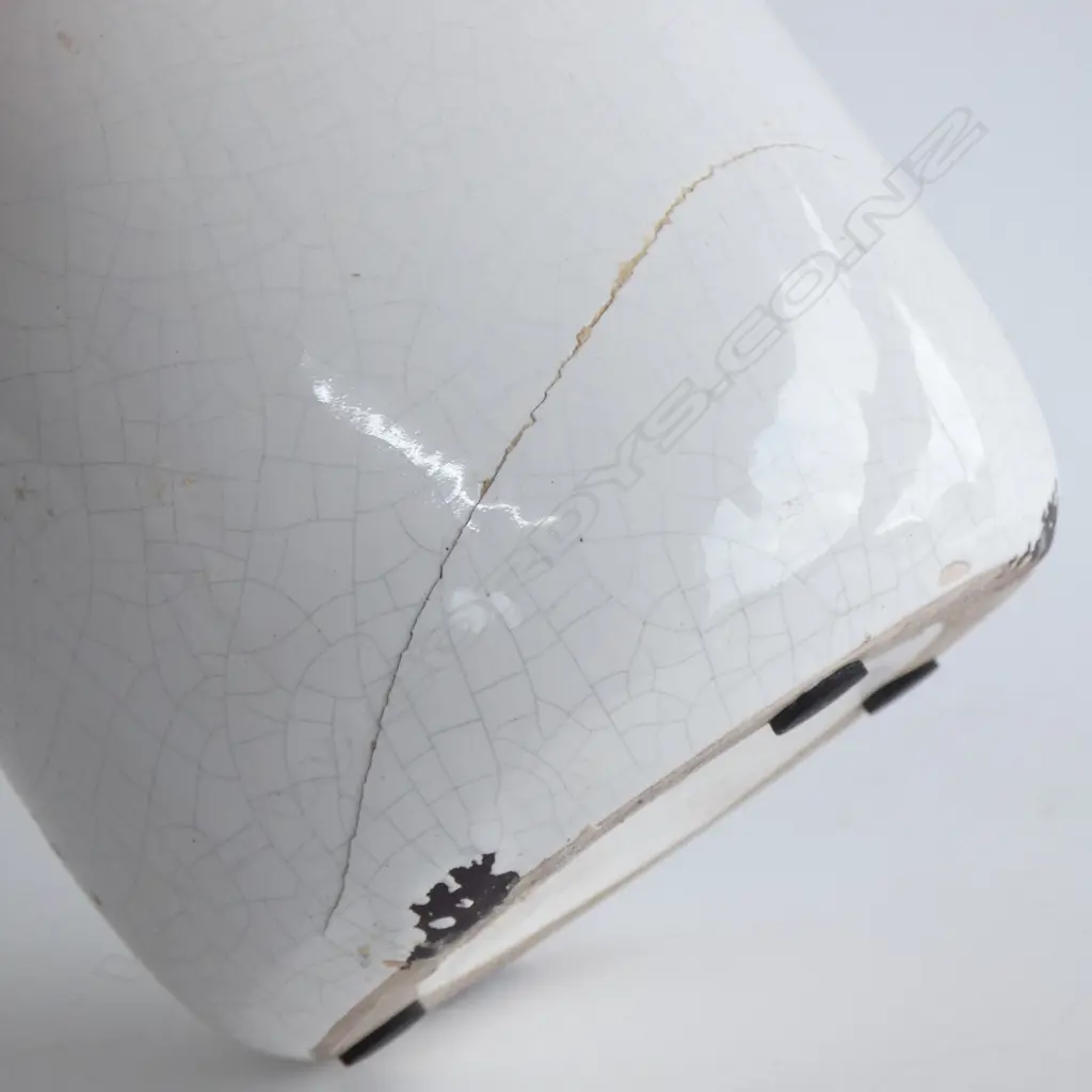 Smaller vase has repaired break Image 1++