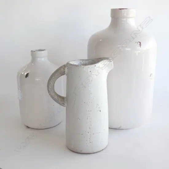 Smaller vase has repaired break
